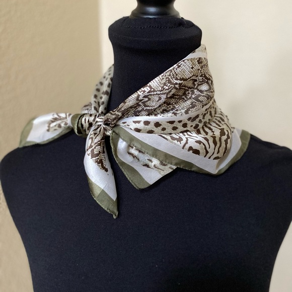 Green Leopard Print Scarf - Picture 1 of 3